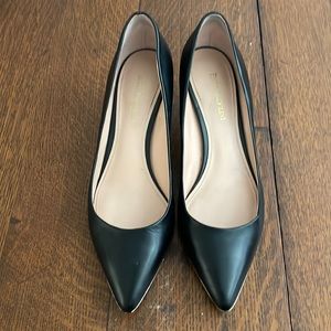 Enzo Angiolini black pumps with metal accent